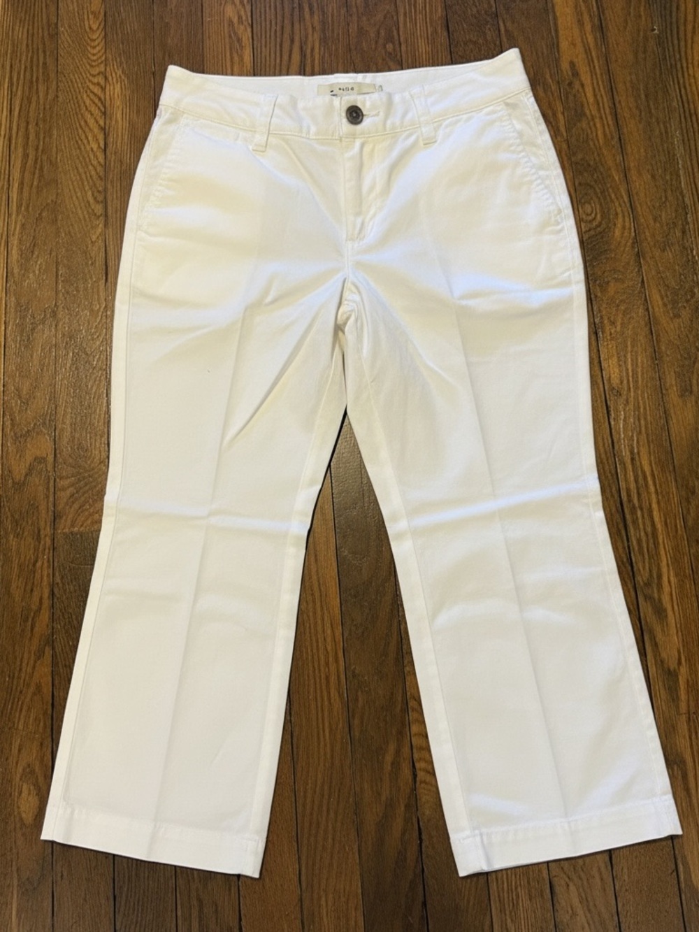 Daisy Fuentes White Cropped Capris size 4